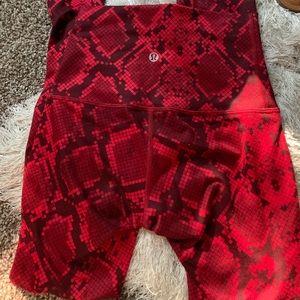 Lululemon snake skin print wunder under size 2